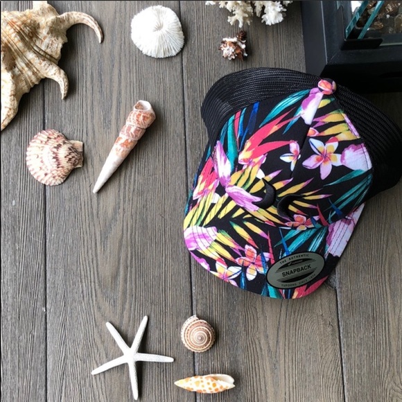 🌿HURLEY🌿 - Picture 2 of 5